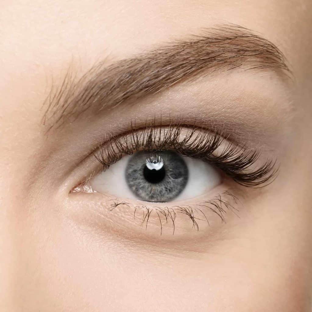 Before and after results of a lash lift treatment